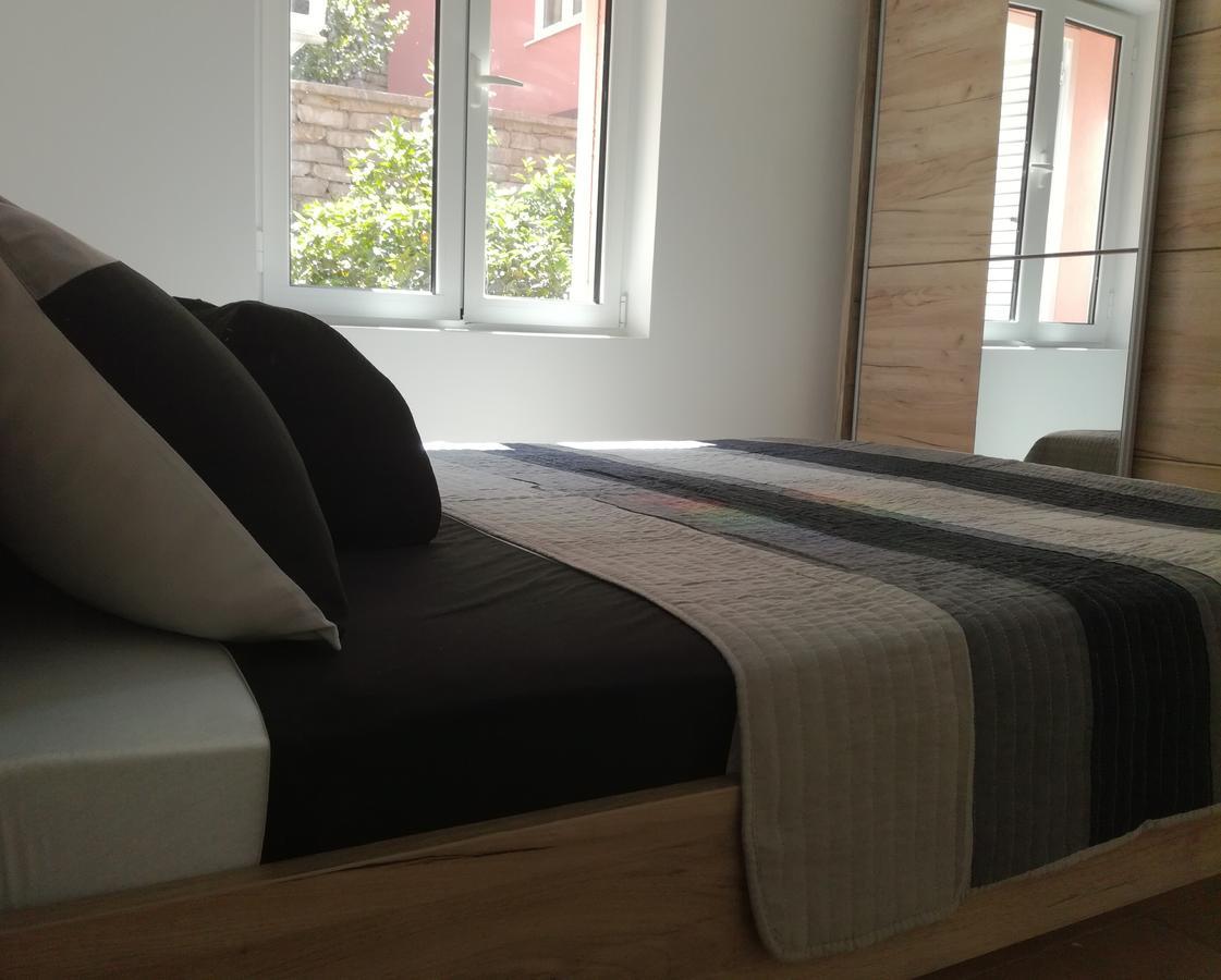 Paunovic Apartments Tivat Exterior photo